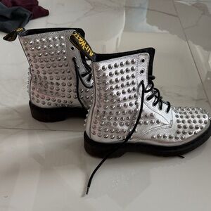 Doc Martens air Studded Spike Metallic Combat Boots - Silver Women's Lace-Up